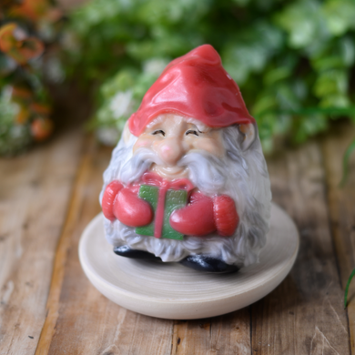 GNOME WITH PRESENT MOLD